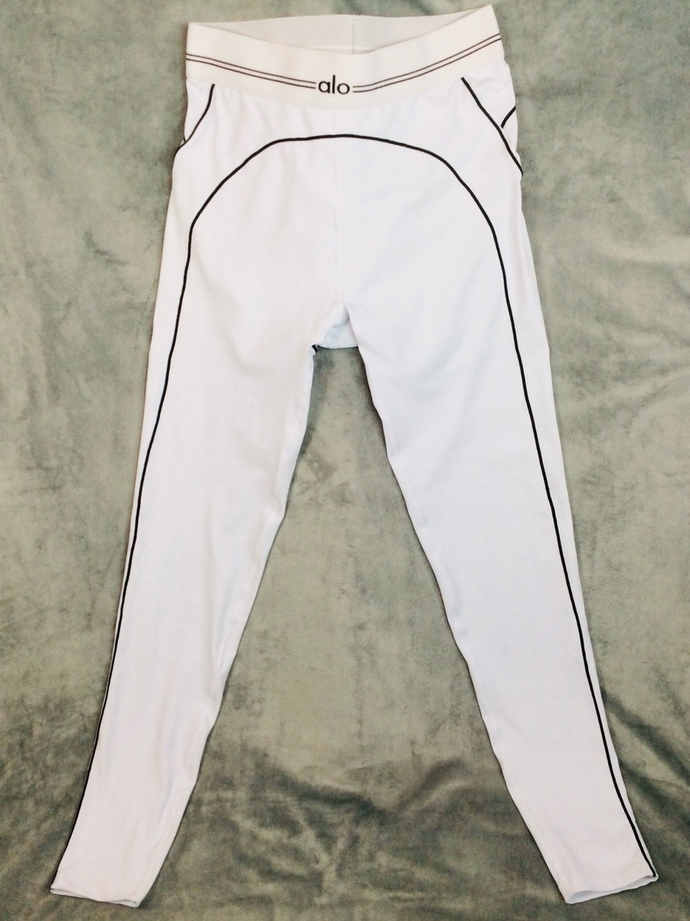 ALO Yoga White High-Rise Leggings with Black Contrast Piping